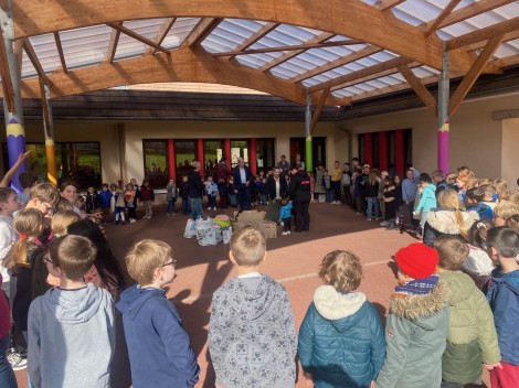 Belle chaîne de solidarité à l&rsquo;école