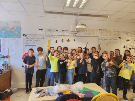 Un atelier couture à l’école élémentaire